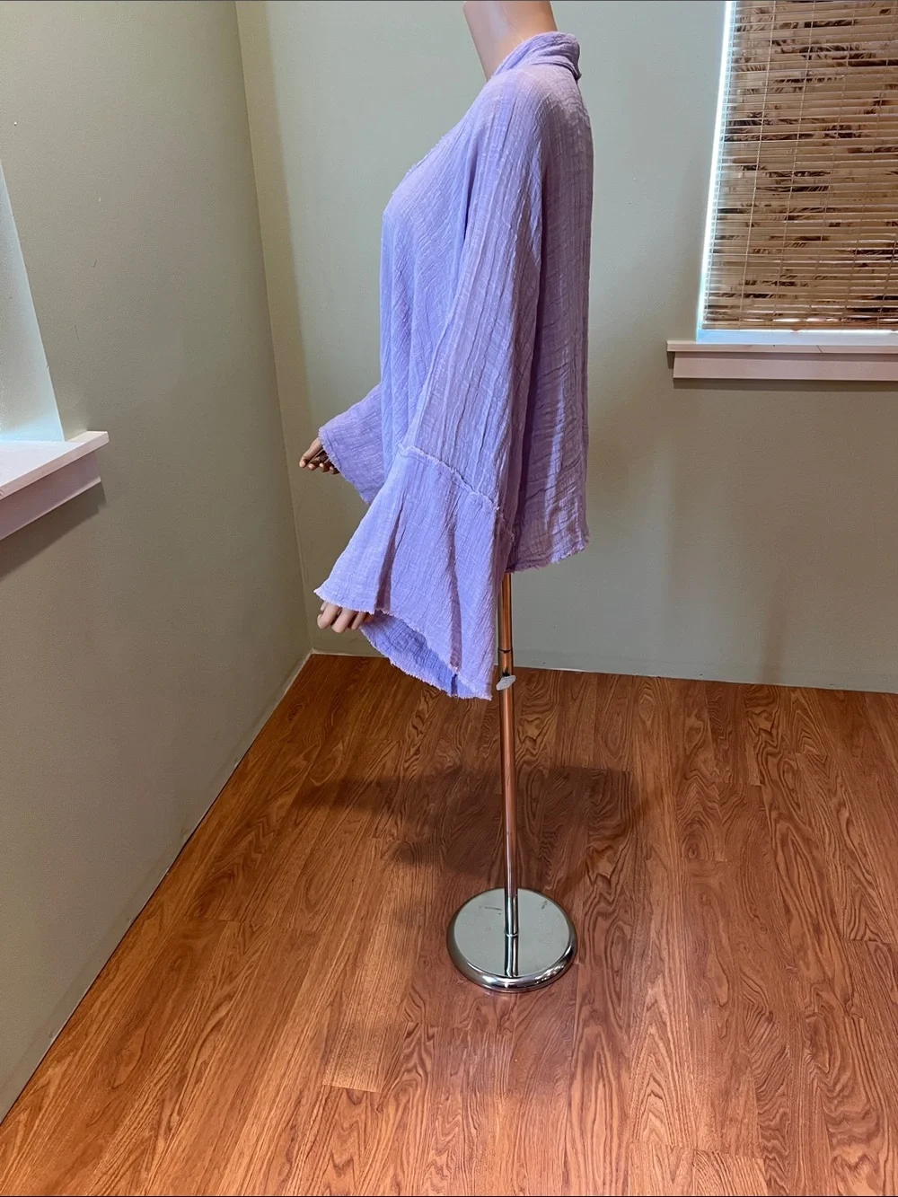 Lavender Lightweight Open Front Top Size M/L